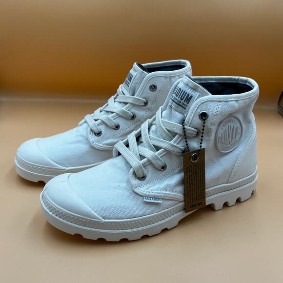 New With box - Palladium Pampa Hi Boots in Star White Women Size 6.5 - Picture 1 of 8
